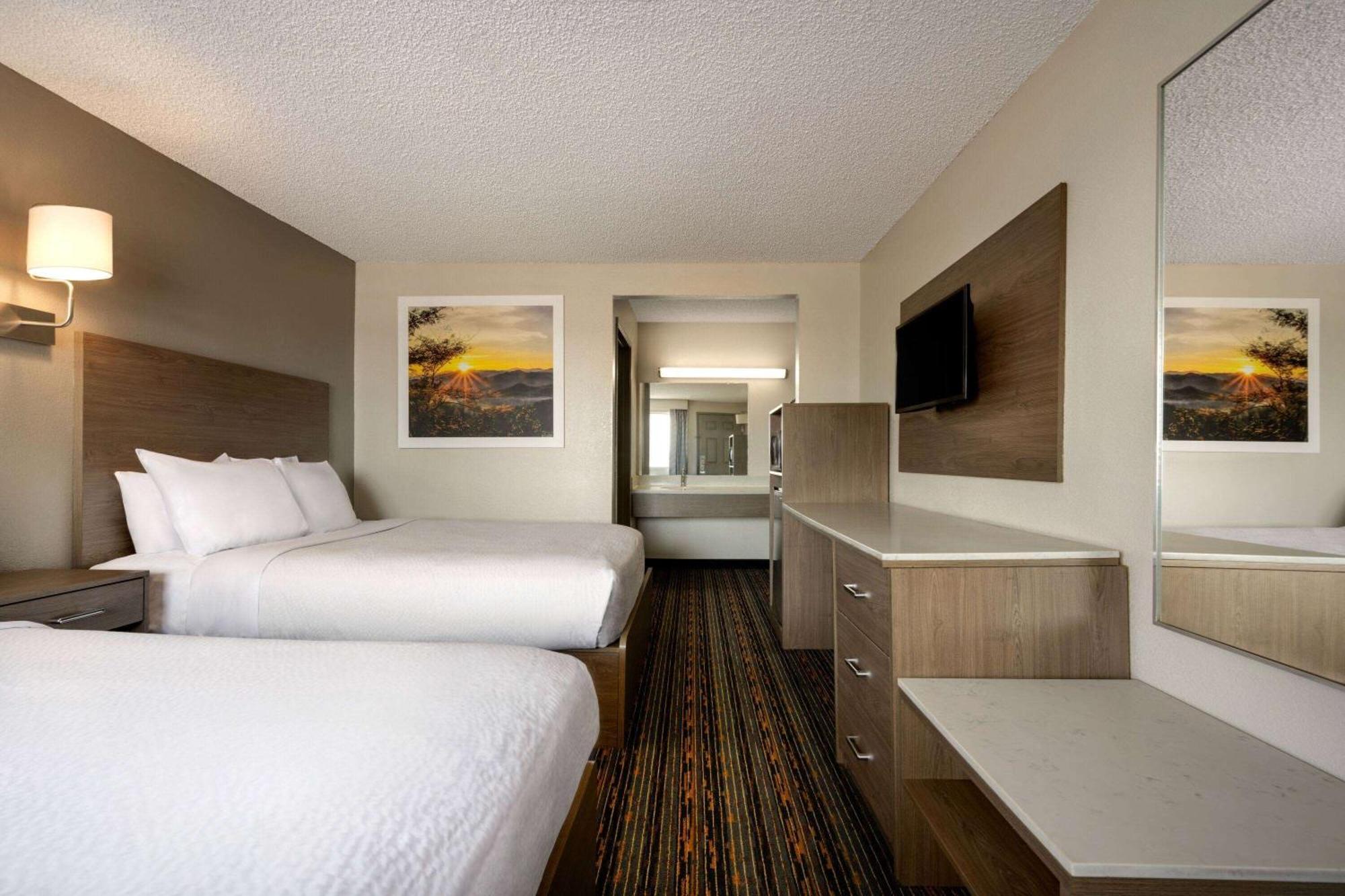 Days Inn By Wyndham Fresno South Екстер'єр фото