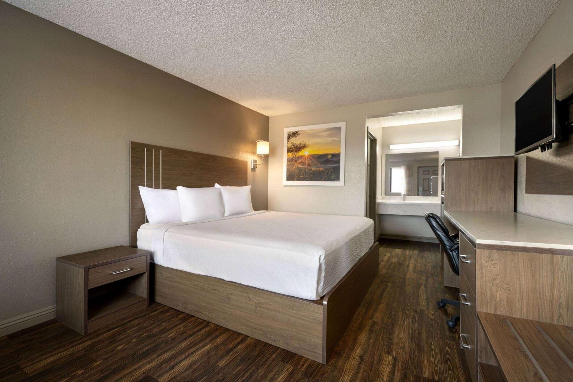 Days Inn By Wyndham Fresno South Екстер'єр фото